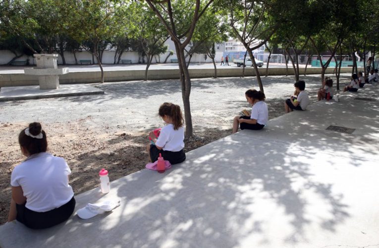 Κύπρος: Μαθητές σε διάλειμμα στην εποχή του κωρονοϊού