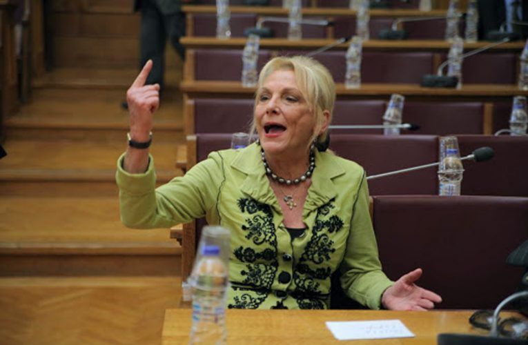 Φ. Πιπιλή:  Μήπως το πρωί διδάσκουν σε δημόσιο σχολείο και το βράδυ…μαύρα και παράνομα;