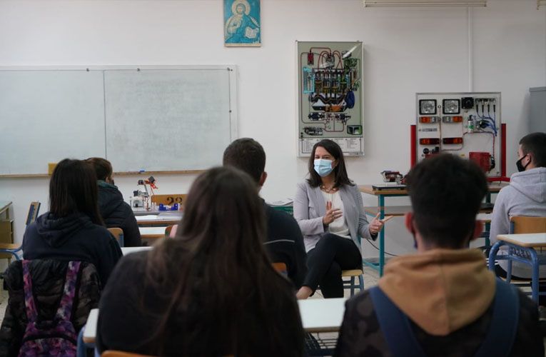 Ν. Κεραμέως στο ΕΠΑΛ Θήβας | Καταλυτικής σημασίας η σύνδεση της αγοράς εργασίας με την Επαγγελματική Εκπαίδευση