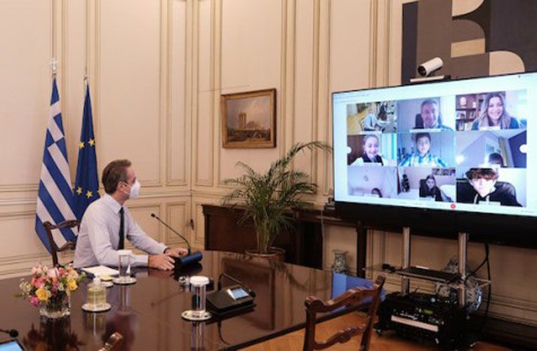 Μητσοτάκης σε μαθητές: Τα πρώτα σχολεία που θα ανοίξουν είναι τα δημοτικά