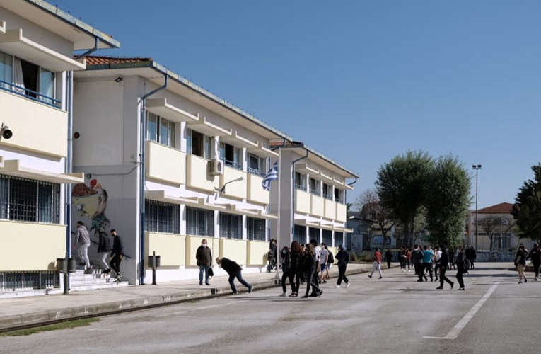 Σχολεία – ΣΥΡΙΖΑ: Η κυβέρνηση εφαρμόζει την ανοσία της αγέλης – Ιχνηλάτιση των μαθητών που νοσούν!