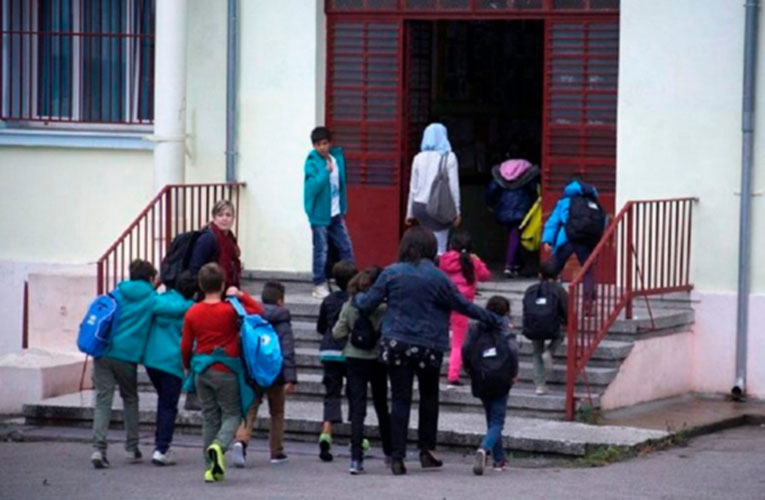 Κορωνοϊός – Σχολεία: Τι ισχύει με τις απουσίες και την τηλεκπαίδευση όταν κλείνει ένα τμήμα