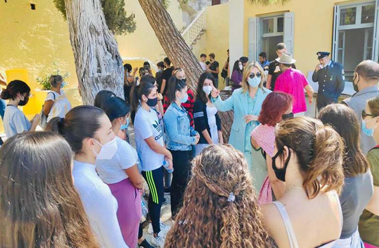 Σχολεία της Σύμης επισκέφτηκε η κα Ζέττα Μακρή