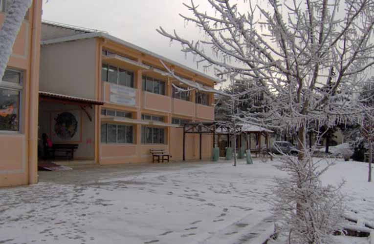 Σχολεία: Νερό και ξηρά τροφή πρέπει να έχουν αποθηκεύσει σε περίπτωση αποκλεισμού από χιόνια