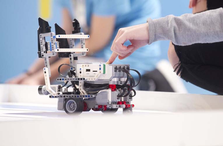 Σχολεία: Προμήθεια 177.000 σετ ρομποτικής για τα εργαστήρια δεξιοτήτων