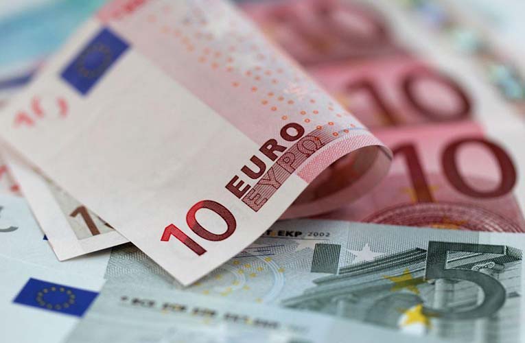 Νέο voucher 1.000 ευρώ: Ποιοι είναι οι δικαιούχοι και πότε κλείνει η πλατφόρμα