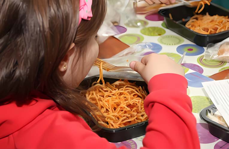 Γονείς για σχολικά γεύματα: Να επεκταθεί το πρόγραμμα στα Γυμνάσια και σε όλη την πρωτοβάθμια