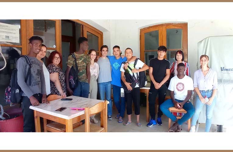 Κρήτη: Σχολικά είδη για τα παιδιά του Κέντρου Φιλοξενίας Ασυνόδευτων Ανηλίκων Προσφύγων Ανωγείων