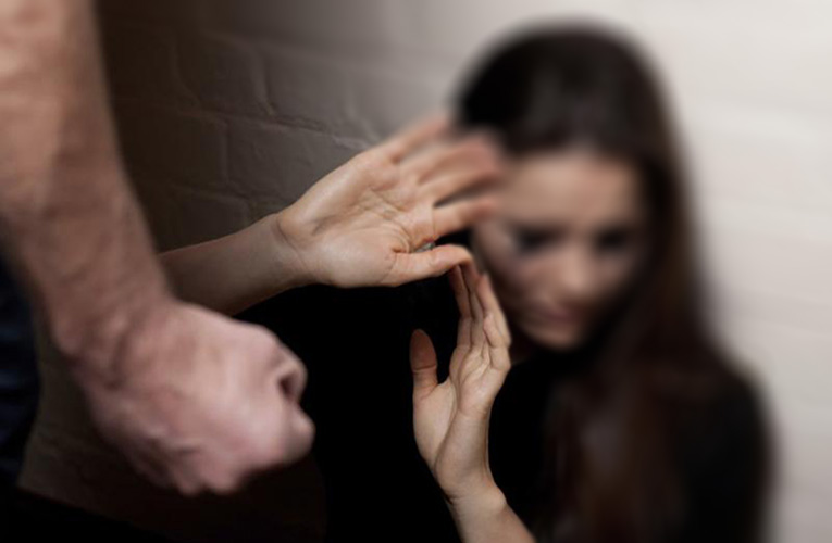 Έρχεται το «Panic button» για τα θύματα ενδοοικογενειακής βίας