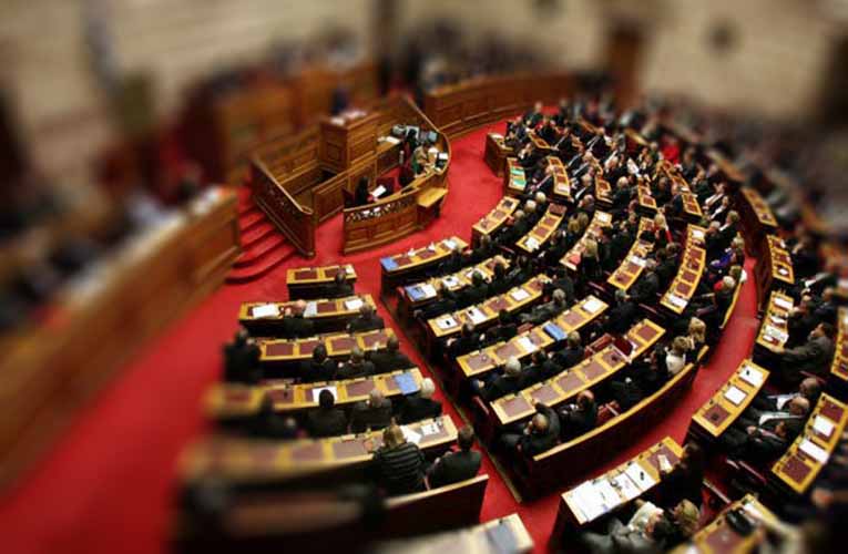 Βουλή: Ψηφίστηκε το νομοσχέδιο για τη σχολική βία