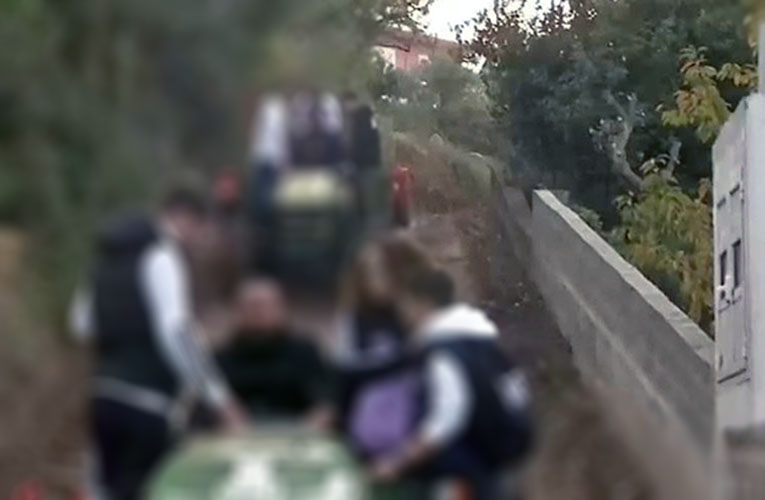 Mε… τρακτέρ πηγαίνουν στο σχολείο μαθητές στην Πάτρα