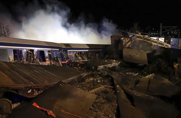 Σύγκρουση τρένων στα Τέμπη: Δημοσία δαπάνη θα γίνουν οι κηδείες των θυμάτων
