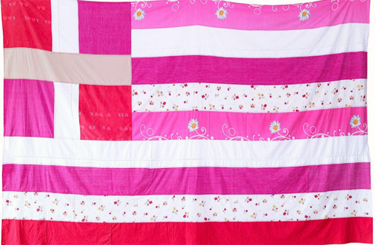 Αποσύρεται η ροζ σημαία από το Προξενείο της Ελλάδας στη Νέα Υόρκη