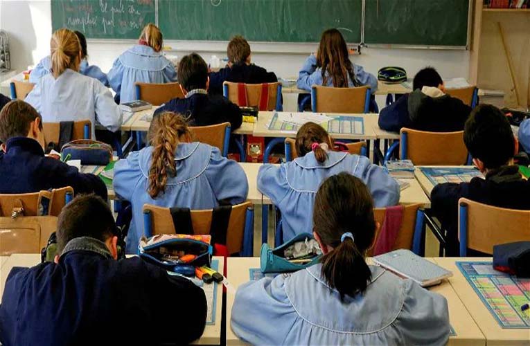 Γαλλία: Επιστρέφει η ποδιά στα σχολεία