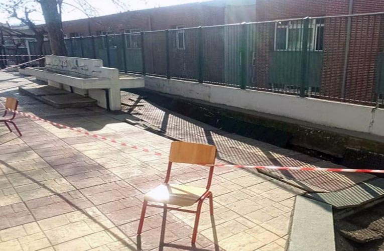 «Άνοιξε η γη» σε αυλή δημοτικού σχολείου στη Θεσσαλονίκη