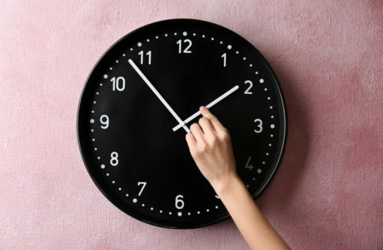 Αλλαγή ώρας: Πότε γυρνάμε το ρολόι μας μία ώρα μπροστά