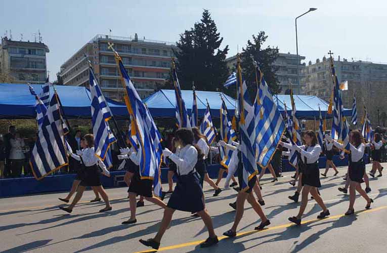 Με ιδιαίτερη λαμπρότητα η μαθητική παρέλαση στη Θεσσαλονίκη για την Εθνική Επέτειο της 25ης Μαρτίου