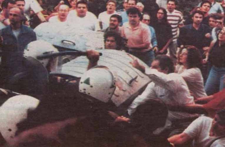 Η ΔΟΕ “ξέχασε” τη μάχη των εξεταστικών στην τετράτομη έκδοση της ιστορίας της