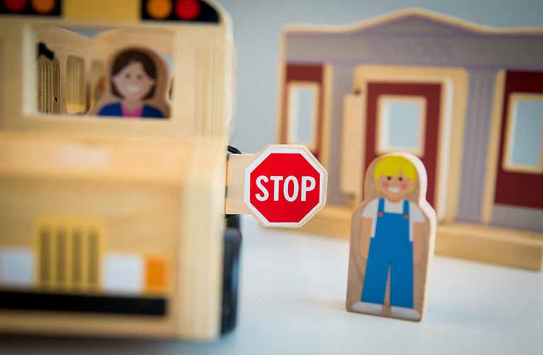 Σχολεία: Κατοχυρώνεται ο Ρόλος των Σχολικών Τροχονόμων
