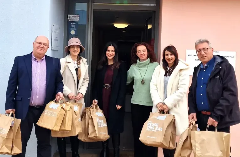 Δώρα στο Παιδικό Χωριό SOS από τη Διεύθυνση Πρωτοβάθμιας Εκπαίδευσης Ηρακλείου