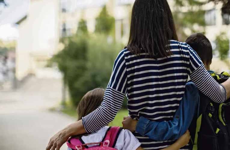 Σε απόγνωση τρίτεκνες μητέρες εκπαιδευτικοί, έστειλαν επιστολή στη Μαρέβα Μητσοτάκη ζητώντας βοήθεια