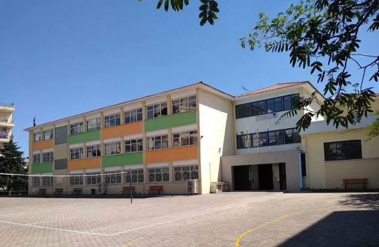 Εκπαιδευτικοί: Σχολεία 2 ταχυτήτων, το Ωνάσειο για τους «άριστους» και τα άλλα για τους «υπόλοιπους»