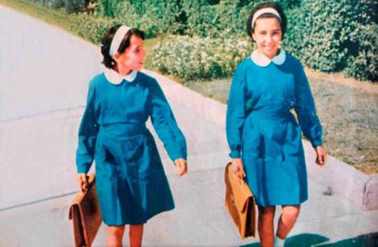 Σχολική ποδιά: Πέρασαν 43 χρόνια από την κατάργησή της