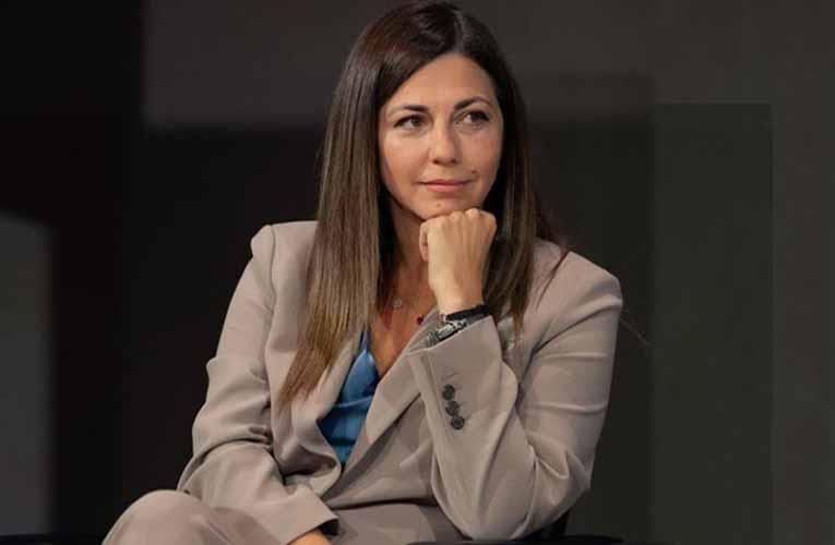 Η Σοφία Ζαχαράκη επισκέφτηκε σχολείο και μίλησε με τα καλύτερα λόγια