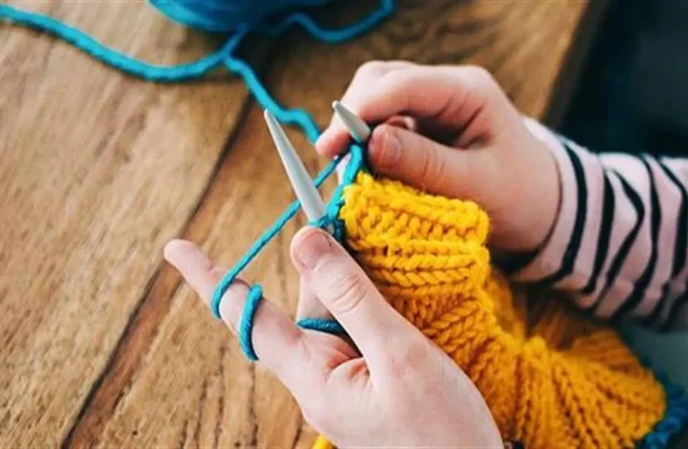 Έρχονται μαθήματα υφαντικής, κεντήματος, πλεξίματος και κεραμικής στα Δημοτικά Σχολεία