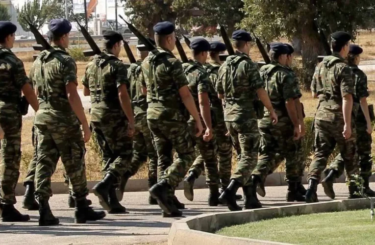 Υποχρεωτικά στα «χακί» οι φοιτητές στα 25 τους – Όλες οι αλλαγές για τις αναβολές στράτευσης λόγω σπουδών