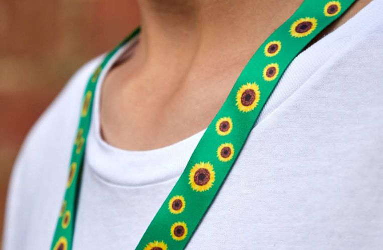 Εκπαιδευτικοί: Πώς να υποστηρίξουν μαθητές που φορούν το «Ηλιοτρόπιο»